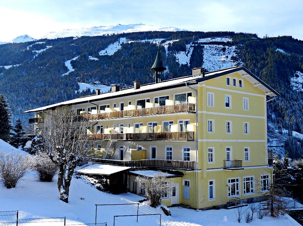 Hotel Helenenburg - Slide 1