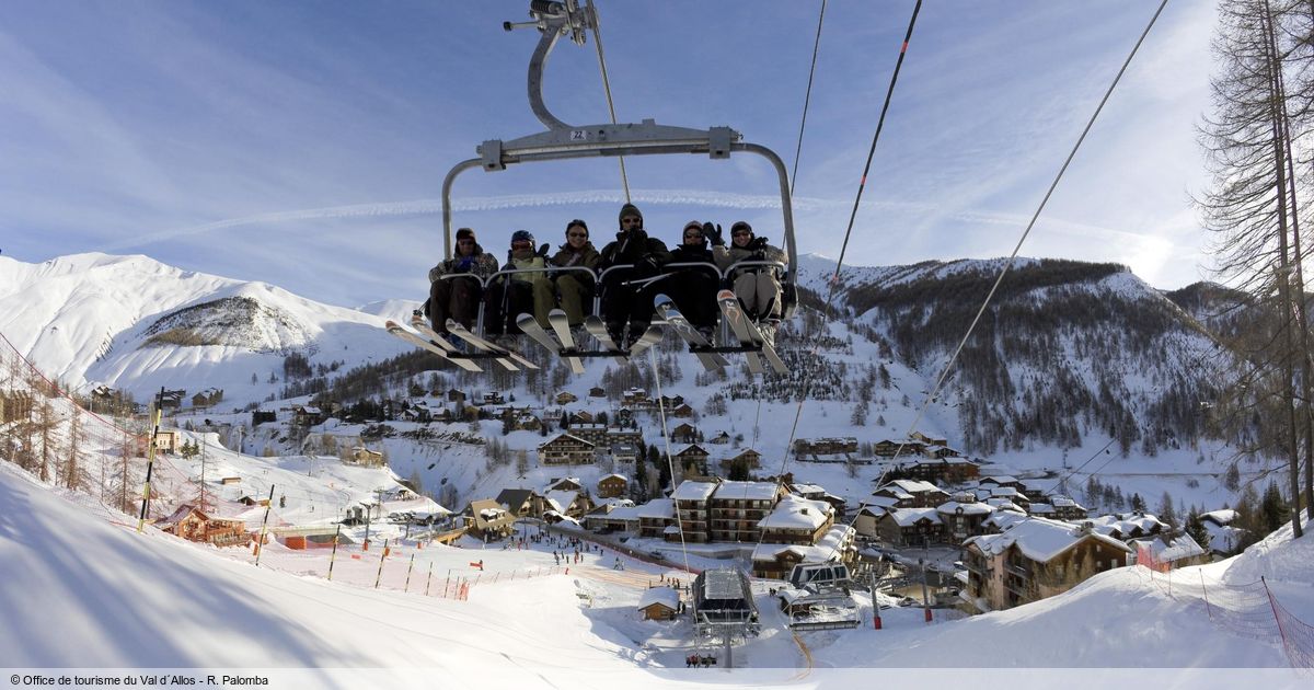 Snow depth Val d'Allos (Pra Loup) weather webcam ski piste ski lift