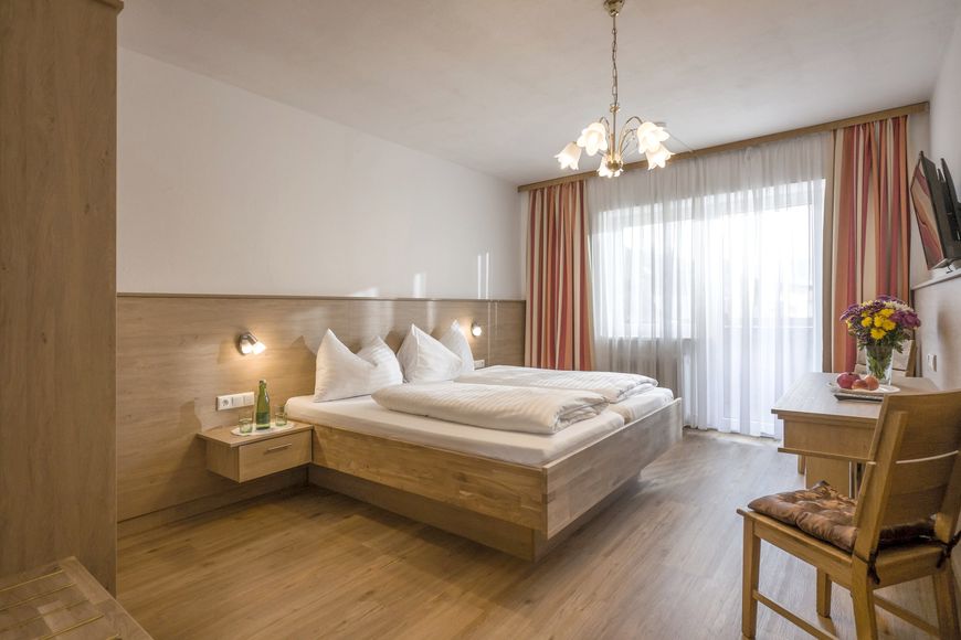 Dvoulůžkov&yacute; pokoj/2x přist., sprcha/WC (18 - 22 m&sup2;), P
