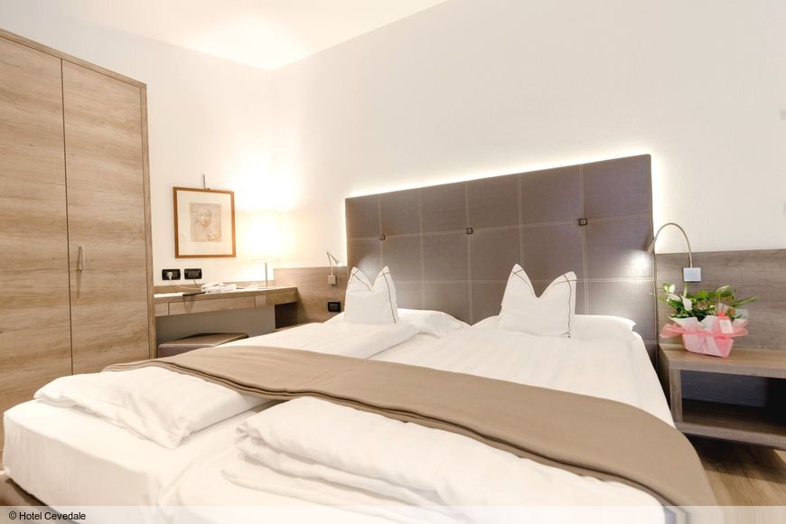 Dvoulůžkov&yacute; pokoj, sprcha/WC (14 - 16 m&sup2;), P