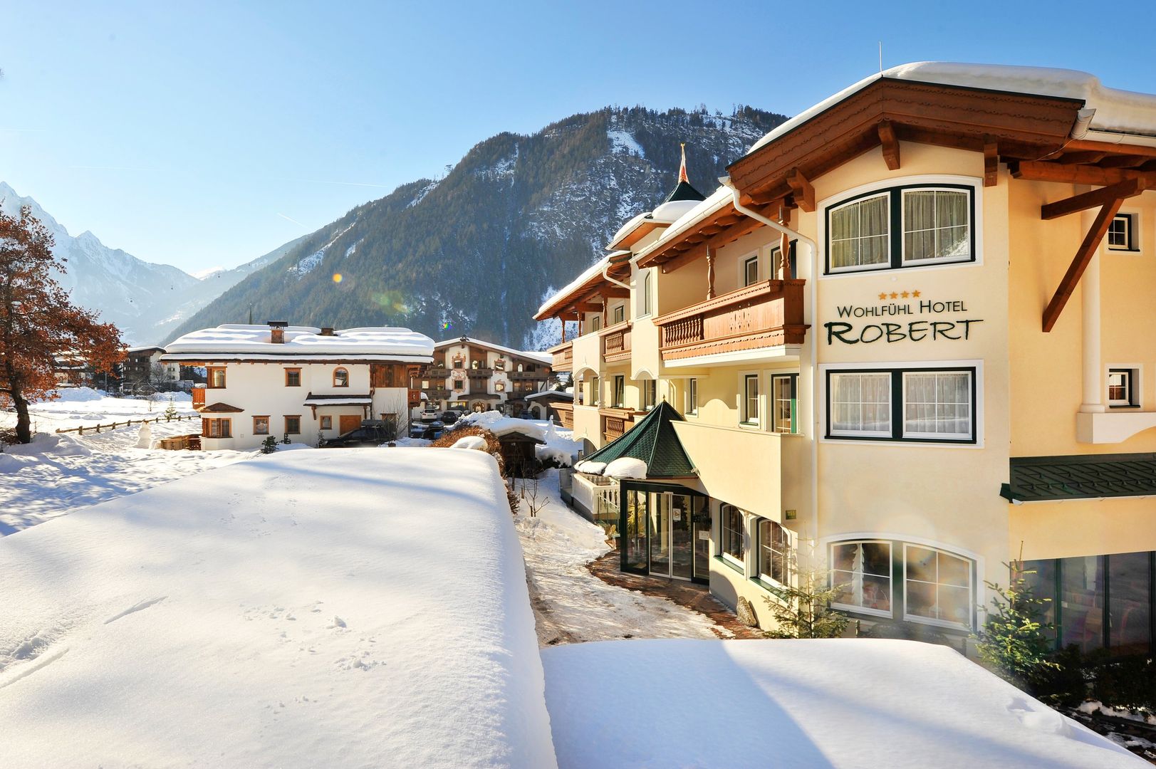 Wohlfuhl Hotel Robert - your B & B in Mayrhofen - Slide 1