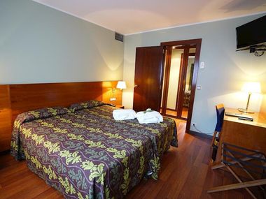 Hotel Diplomatic (P)