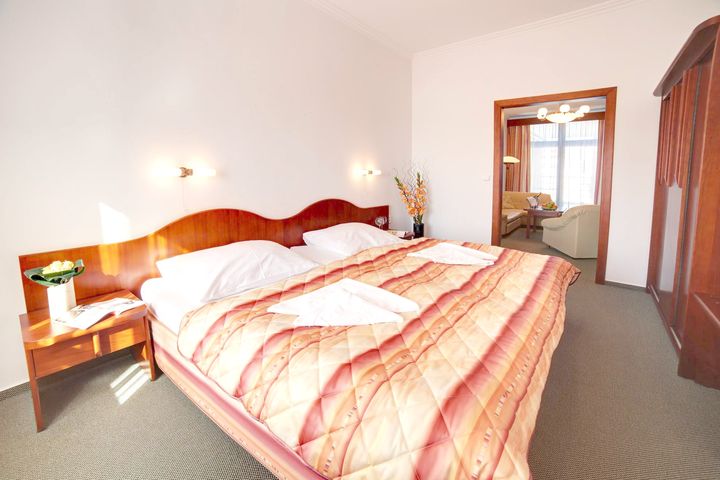 Doppelzimmer/Zustellbett Du/WC, HP