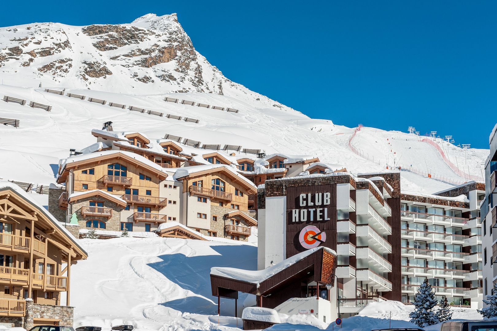 Val thorens. Валь Торанс горнолыжный курорт. Де Бельвиль курорт. Деревянный отель Val Thorens. Элис Торанс.