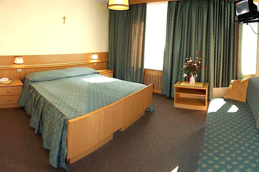 Dvoulůžkov&yacute; pokoj, sprcha/WC, P