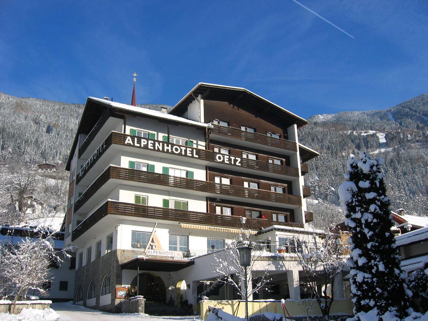 Slide1 - Alpine Hotel Oetz