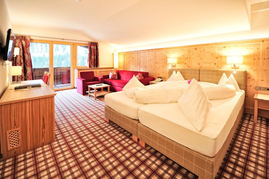 Slide2 - Hotel Arlberg