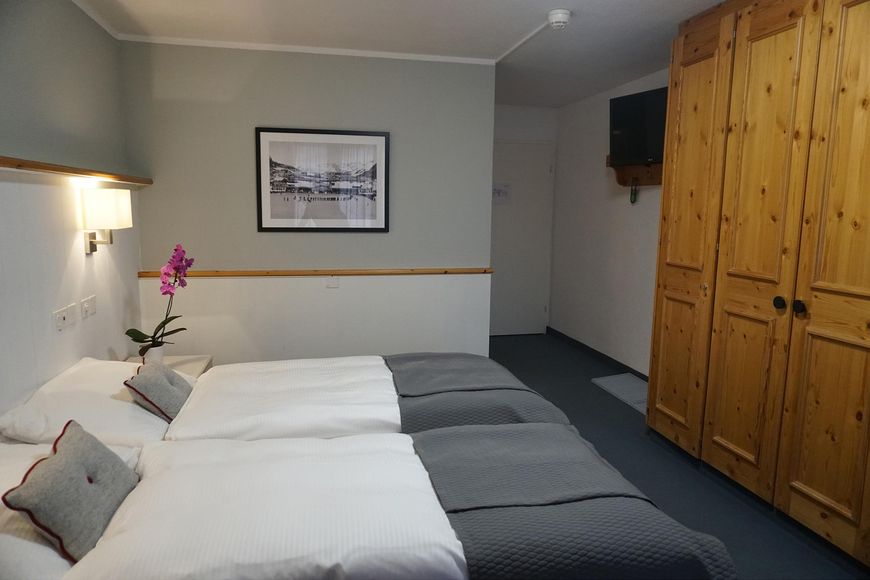 Spenglers Inn - Slide 2