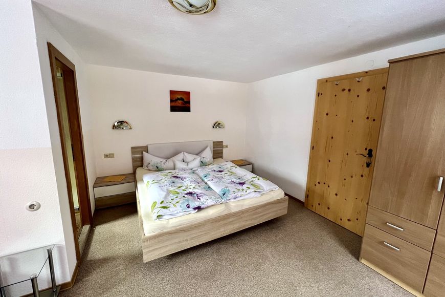 Double room with single occupancy, shower/wc, BB