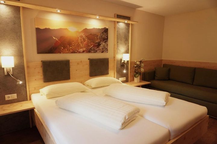 2-persoonskamer/2 bijzetbedden douche/wc, LO