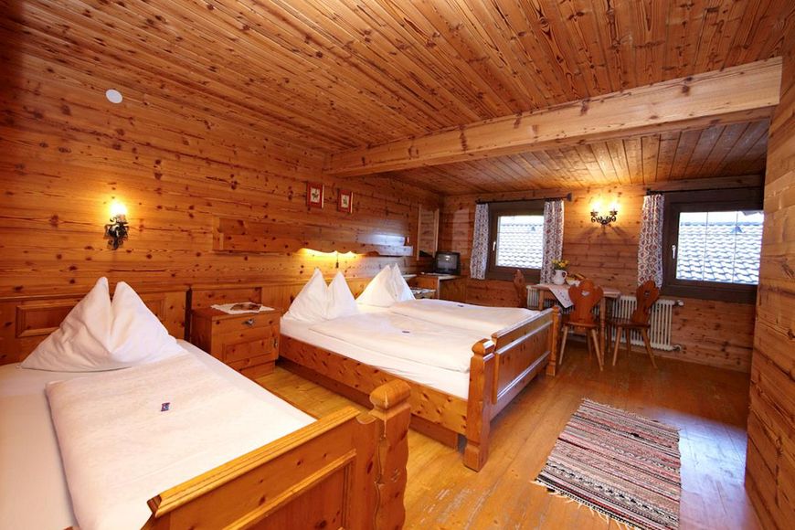 Dvoulůžkový pokoj/přist., sprcha/WC (typ B, max. 2 dos. + 1 dítě), P Cover Photo