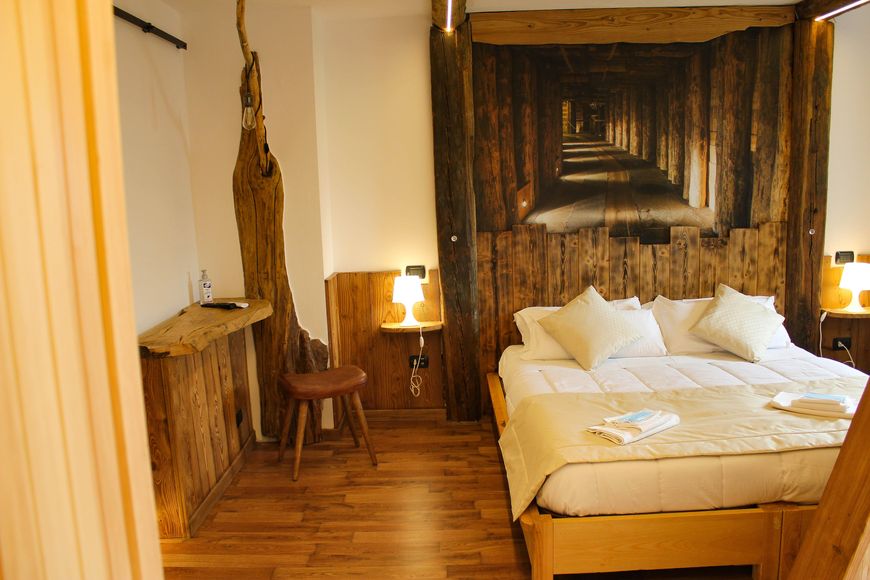 Čtyřlůžkov&yacute; pokoj, sprcha/WC (cca 26 m&sup2;), P
