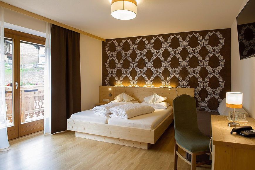 Dvoulůžkov&yacute; pokoj, sprcha/WC (cca 22 m&sup2;), PP