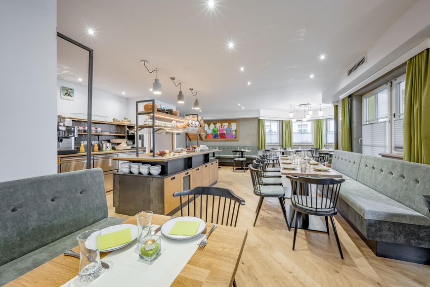 Arlen Lodge Hotel - Slide 4