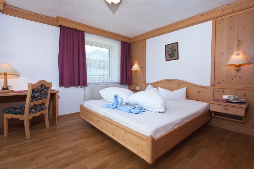 Dvoulůžkov&yacute; pokoj, sprcha/WC (cca 15 m&sup2;, economy), S