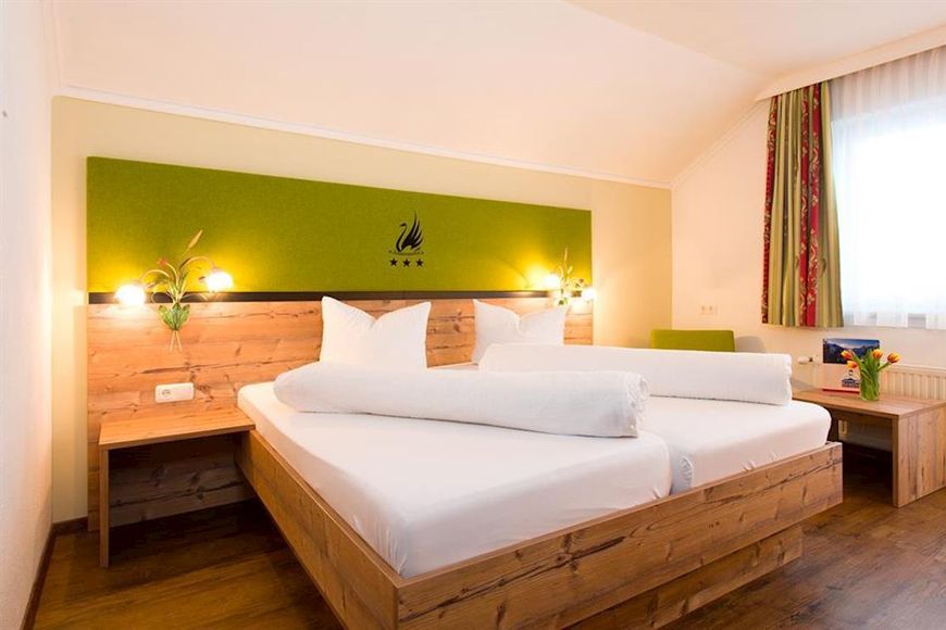 Dvoulůžkov&yacute; pokoj, sprcha/WC (cca 20 m&sup2;, standard), P