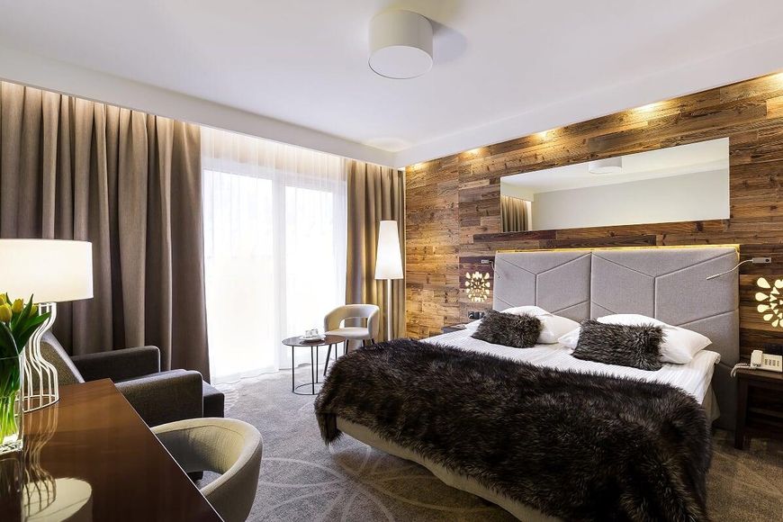 Dvoulůžkov&yacute; pokoj, sprcha/WC (cca 20 m&sup2;), P