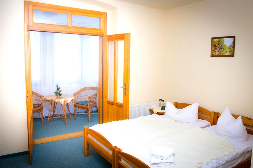 Dvoulůžkov&yacute; pokoj, sprcha/WC, P