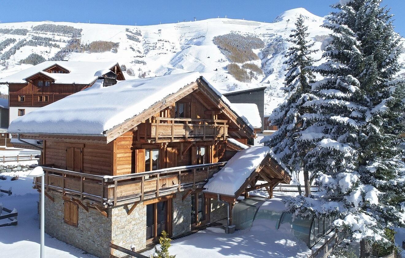 Slide1 - Chalet Le Renard Lodge
