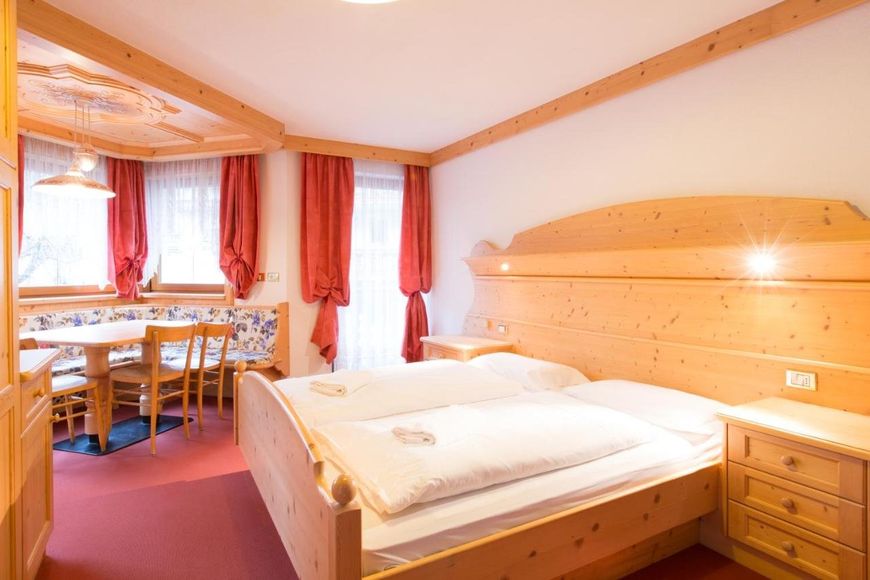 Dvoulůžkov&yacute; pokoj, sprcha/WC, P