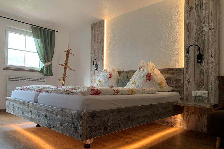 Jednolůžkový pokoj, sprcha/WC na chodbě, S Cover Photo