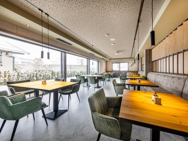 PEOPLE'S Hotel