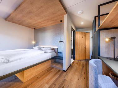 PEOPLE'S Hotel