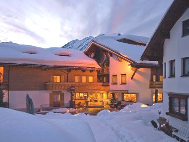 Hotel Apartments Alpenrose in Au