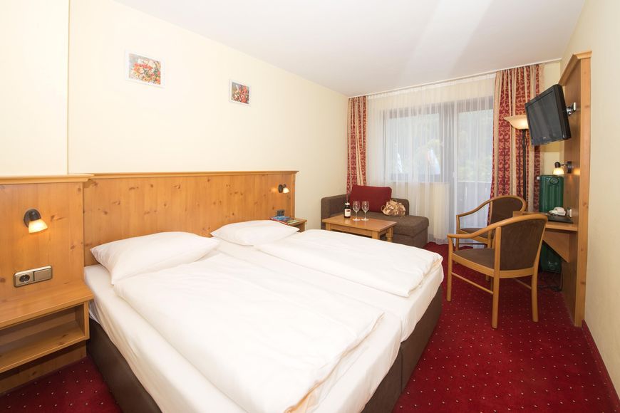 Dvoulůžkov&yacute; pokoj, sprcha/WC, P PLUS