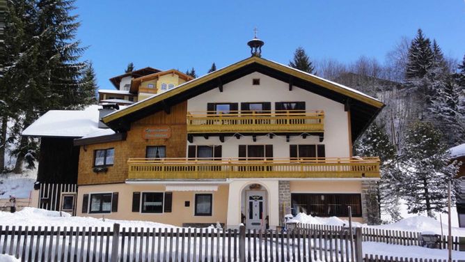 Appartement Buschhäusl Filzmoos - 
<ul>
  <li>Skibus op 100 m afstand voor gemakkelijke toegang tot de Papageno skilift</li>
  <li>Centraal gelegen op 300 m van het centrum van Filzmoos</li>
  <li>Dichtbij winkels op slechts 600 m afstand</li>
</ul>