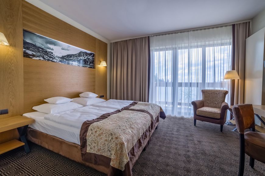 Dvoulůžkov&yacute; pokoj/přist., sprcha/WC (cca 25 m&sup2;), P