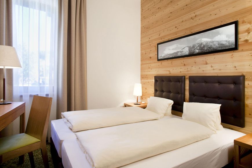 Dvoulůžkov&yacute; pokoj, sprcha/WC (cca 18 m&sup2;, standard), AI