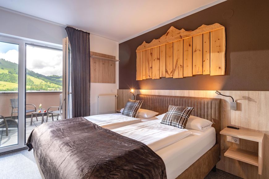 Dvoulůžkov&yacute; pokoj/přist., sprcha/WC (cca 21 m&sup2;, max. 2 dos. + 1 d&iacute;tě), S