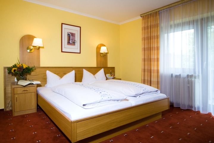 Doppelzimmer/Zustellbett Du/WC, HP