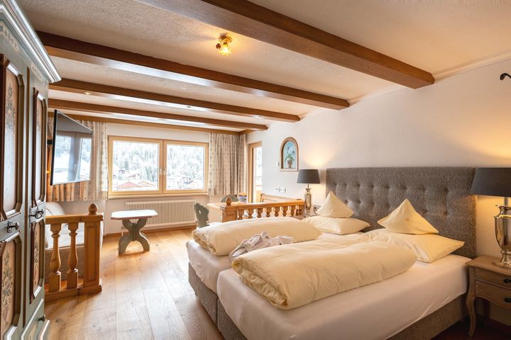 Doppelzimmer/2 Zustellb. Du/WC (max. 2 Erw. + 2 Kinder), HP PLUS