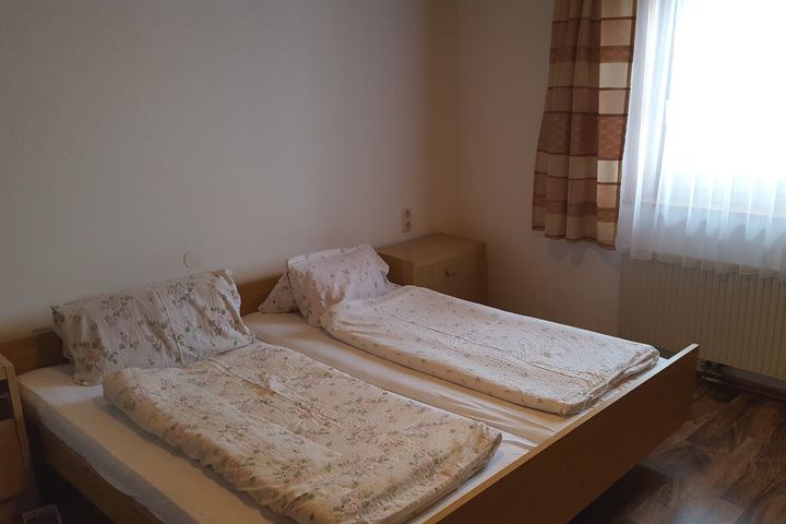 Doppelzimmer Du, WC auf Gang (ca. 15 m²), OV