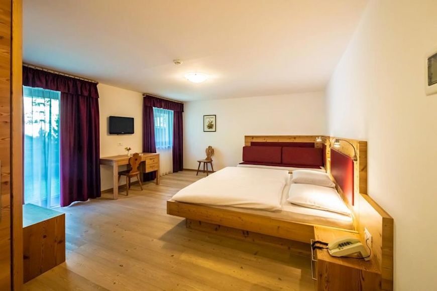Dvoulůžkov&yacute; pokoj, sprcha/WC (cca 16 m&sup2;, komfort), P