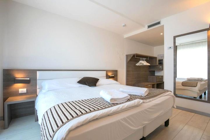 Doppelzimmer/2 Zustellb. Du/WC, HP