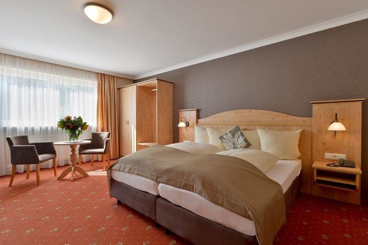 Doppelzimmer/Zustellbett Du/WC, HP
