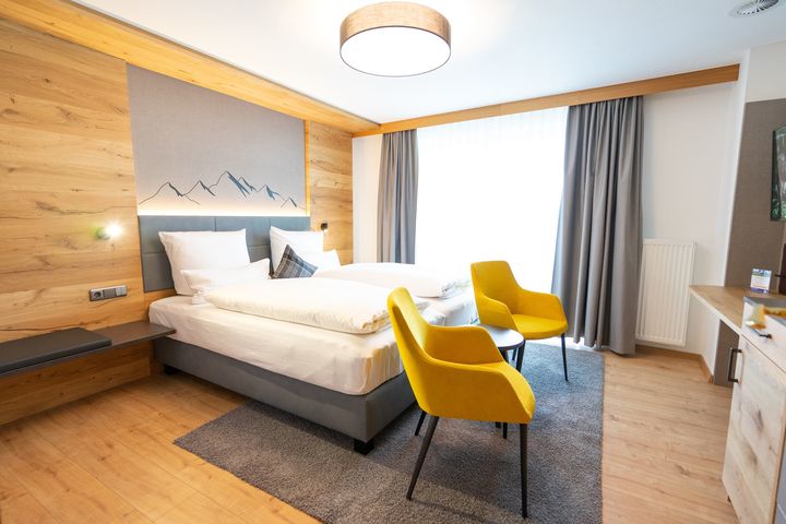 Doppelzimmer/Zustellb. Du/WC (22 - 26 m²), HP