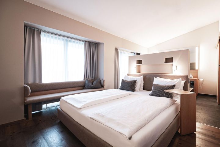 Doppelzimmer Du/WC (ca. 32 m²), ÜF