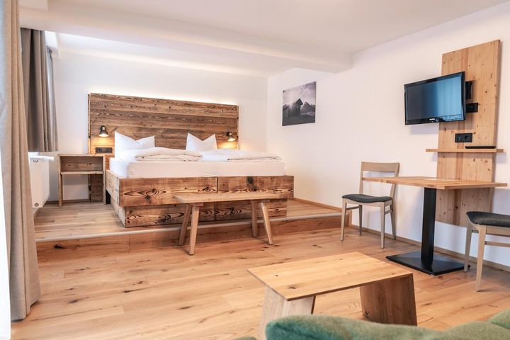Doppelzimmer/2 Zustellb. Du/WC (2 Erw. + 2 Kinder), VP