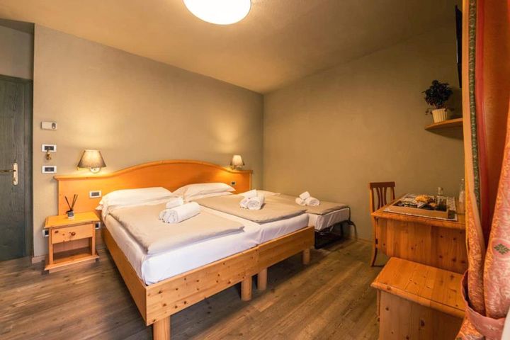 Doppelzimmer/2 Zustellb. Du/WC, HP