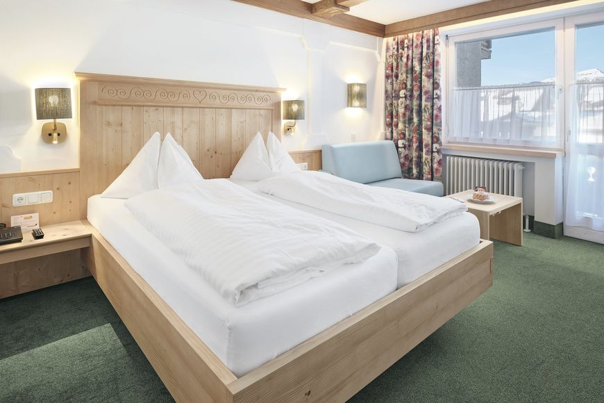 Dvoulůžkový pokoj, sprcha/WC (wellness trakt Osterhorn), P PLUS Cover Photo