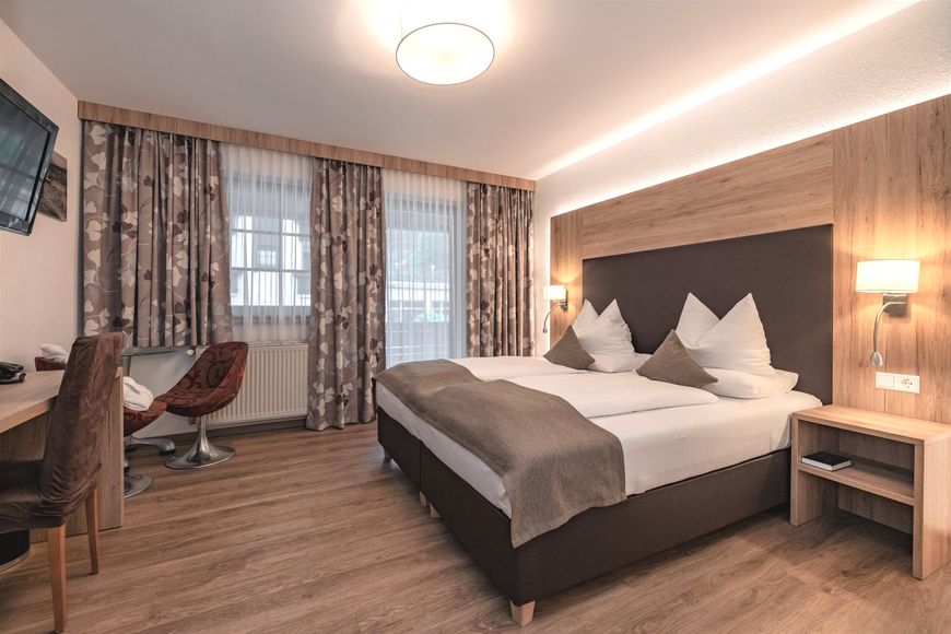 Dvoulůžkov&yacute; pokoj pro jednu osobu, sprcha/WC (cca 22 m&sup2;), P