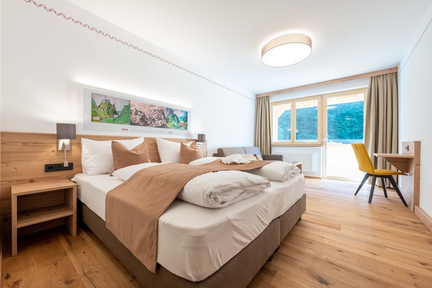 Dvoulůžkov&yacute; pokoj/2x přist., sprcha/WC (cca 19 m&sup2;, max. 2 dos. + 2 děti), S