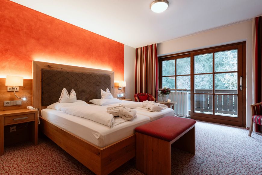 Dvoulůžkov&yacute; pokoj/2x přist., sprcha/WC (cca 26 m&sup2;), P