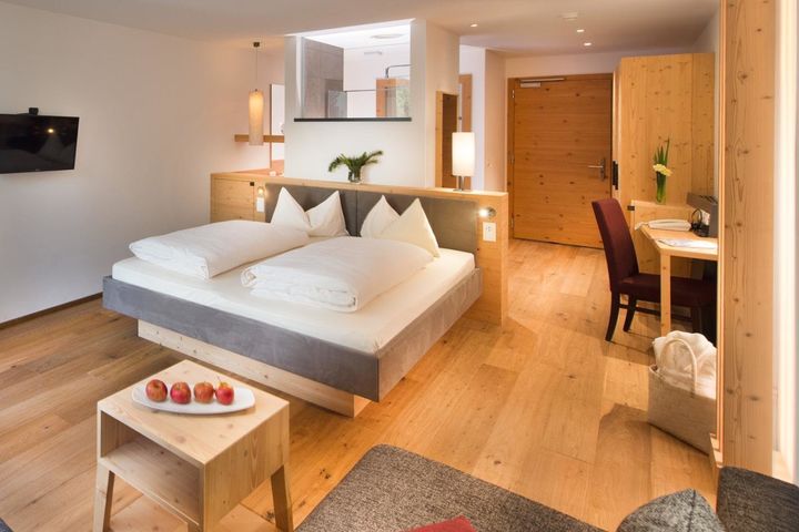 Doppelzimmer/Zustellbett Du/WC (ca. 30 m², max. 2 Erw. + 1 Kind), ÜF