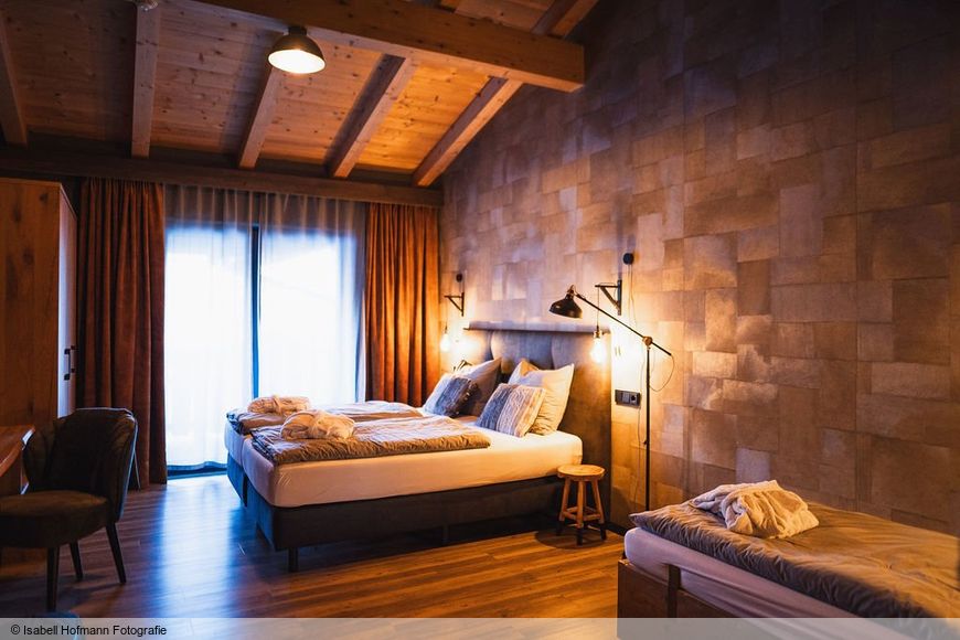 Dvoulůžkov&yacute; pokoj pro jednu osobu, sprcha/WC (22 - 28 m&sup2;), P