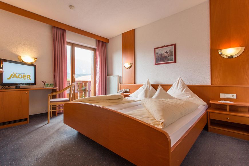 Dvoulůžkov&yacute; pokoj pro jednu osobu, sprcha/WC (cca 20 m&sup2;), P PLUS